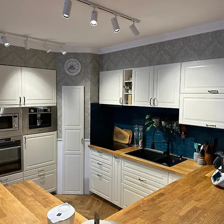 Deluxe Kronhouse Old Town Apartment