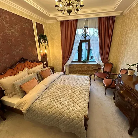 Deluxe Kronhouse