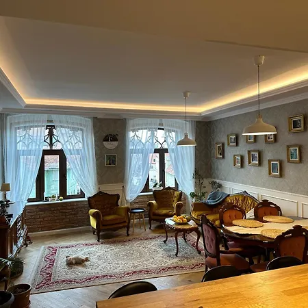 Deluxe Kronhouse