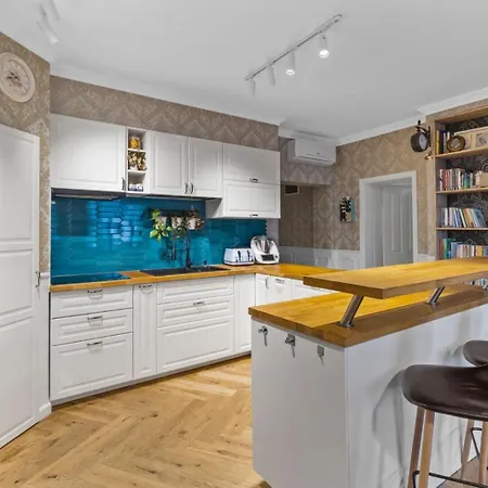 Deluxe Kronhouse בראשוב