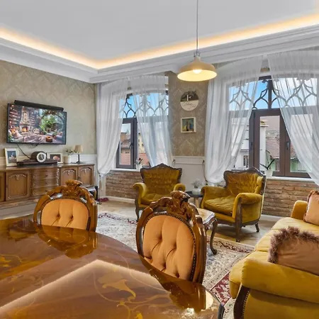 Deluxe Kronhouse Old Town Apartment