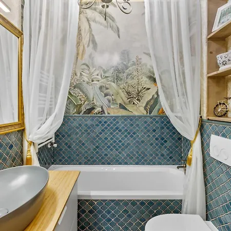 Deluxe Kronhouse Old Town Apartment