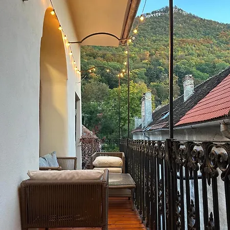 Deluxe Kronhouse Old Town Apartment